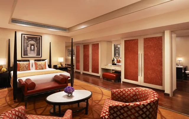 جناح فاخر، TAJ SANTACRUZ 1/3