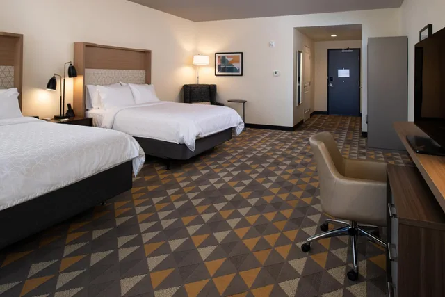 Standard, 2 Queen Beds, Bathtub, Accessible, Holiday Inn Suites Idaho Falls 2/9