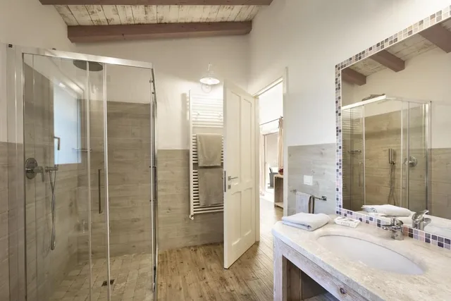 Suite, King Bed, Tenuta Pilastru 1/3