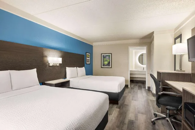 غرفة قياسية بسريرين مزدوجين، La Quinta Inn by Wyndham San Antonio I-35 N at Toepperwein 2/6