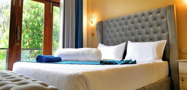 Royal, Quadruple, King Bed, Nine Arch Holiday Resort 4/10