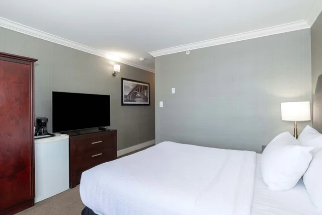 غرفة قياسية بسرير كوين، Sandman Hotel Saskatoon 3/9