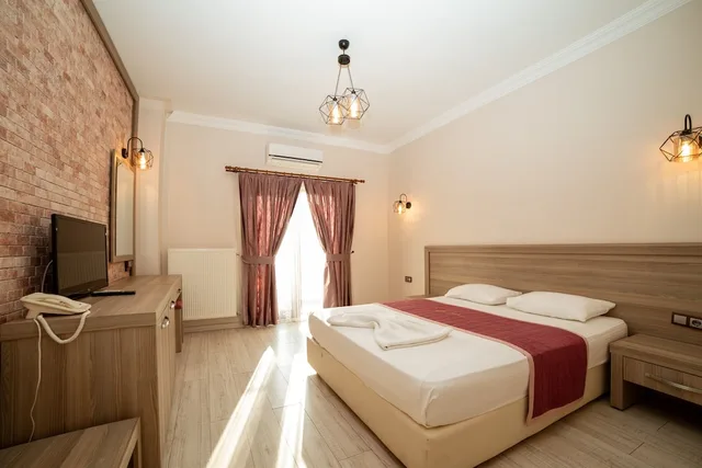 غرفة قياسية بسرير مزدوج بإطلالة على المسبح بشرفة، Kuzey Park Hotel Arc-En-Ciel 1/5
