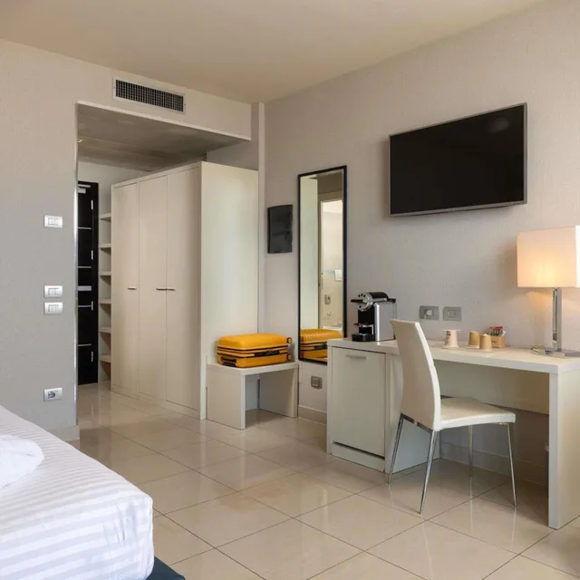 Privilege, 1 Double and 1 Single Bed, Sea Front، MERCURE RIMINI ARTIS 6/10