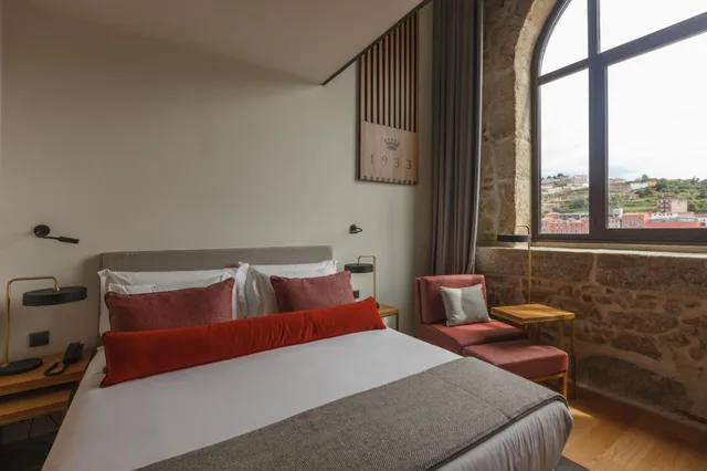 جناح بسرير كينج بإطلالة على النهر مع أريكة، NEYA Porto Hotel 3/10