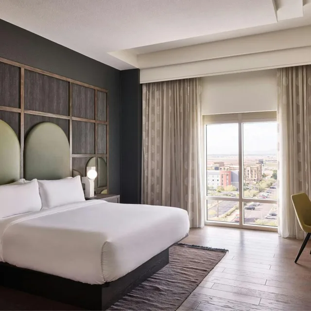 جناح كلوب بسرير كينج، Renaissance Phoenix Glendale Hotel And Spa 2/10
