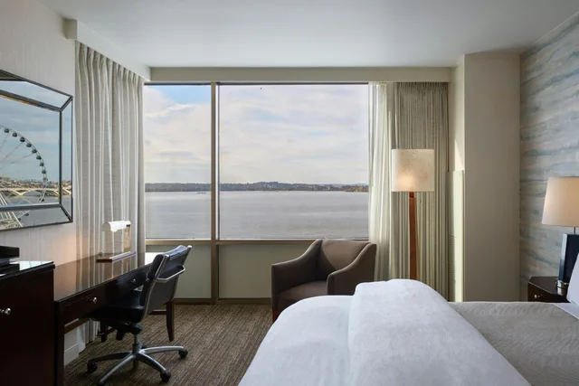 Deluxe, King Bed, River View, The Westin Washington National Harbor 4/7