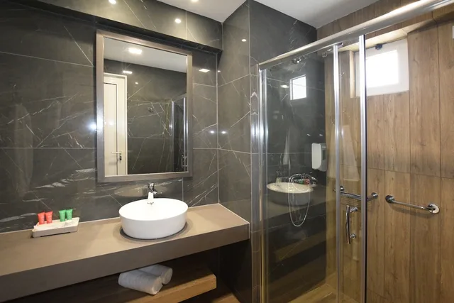 Standard, Double Bed, Lateral Side Sea View، Astir Beach 3/6