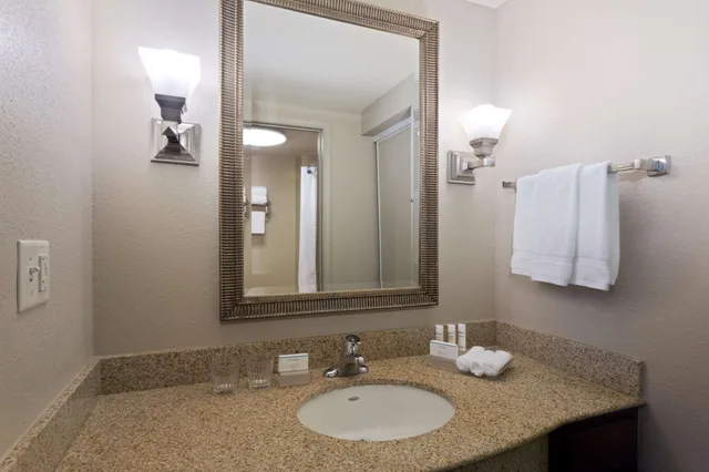 جناح بسريرين كوين، Homewood Suites by Hilton Somerset 5/7