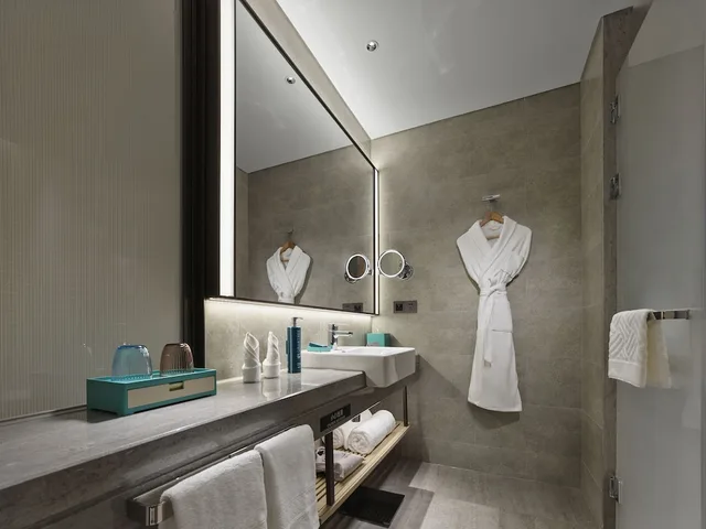 غرفة ديلوكس بسريرين منفصلين بإطلالة على الحديقة، DoubleTree by Hilton Taizhou Shenxianju 6/10