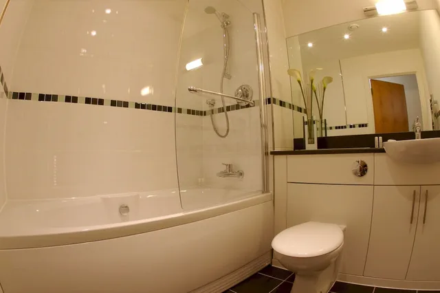 2 Bedrooms, Apartment, 2 Double Beds, The Spires Serviced Apartments Birmingham 5/6