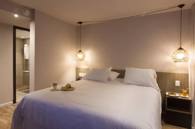 غرفة تنفيذية بسرير كينج بشرفة، Ciudadano Suites 2/5