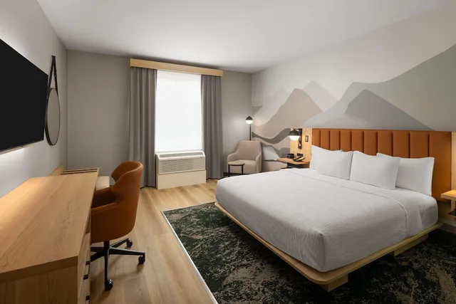 Room, King Bed, Accessible, La Quinta Inn and Suites by Wyndham Leavenworth 4/8
