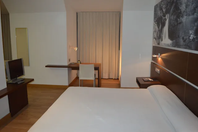 غرفة بسرير مزدوج أو سريرين منفصلين مع سرير إضافي، Spa Sercotel Odeon 5/9