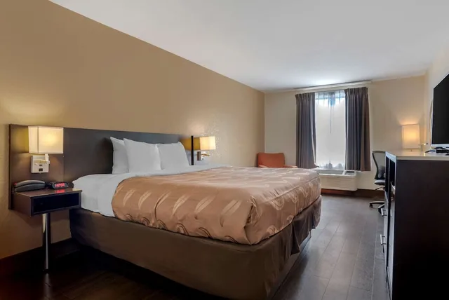 غرفة قياسية بسرير كينج، Quality Inn Phenix City Columbus 2/9