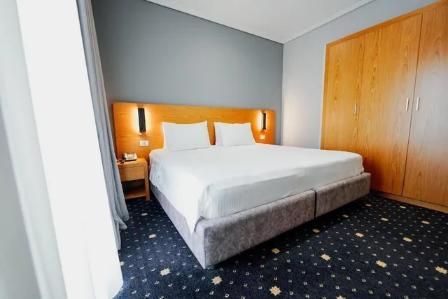 غرفة عائلية بسرير كوين وسريرين منفصلين بشرفة، Agimi And S Hotel 4/10