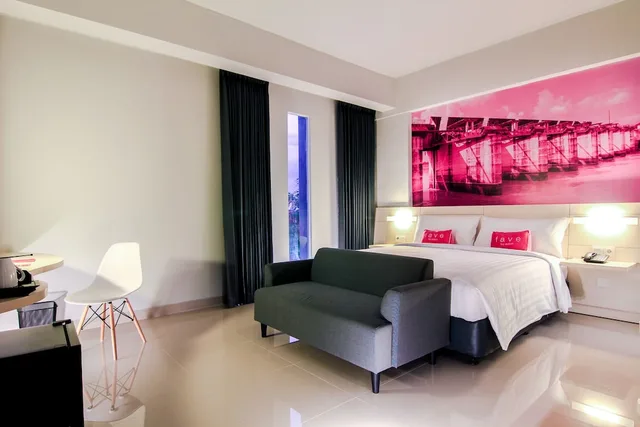 Deluxe, Queen Bed, favehotel Sudirman Bojonegoro 1/4