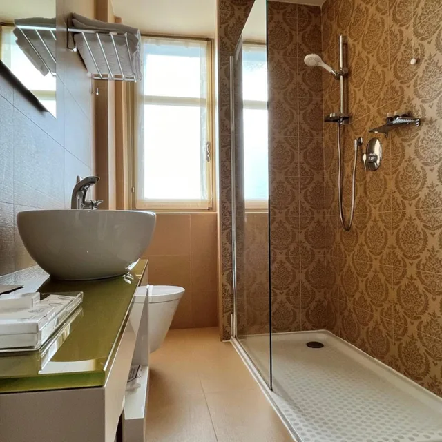 جناح جونيور، Hotel Castello Di Santa Vittoria 8/8