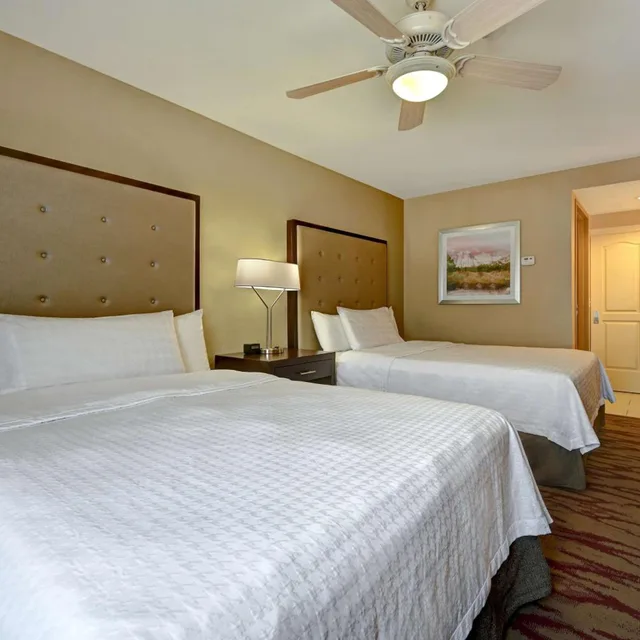 جناح بسريرين كوين بغرفة نوم واحدة مع أريكة، Homewood Suites by Hilton Albuquerque Airport 1/4