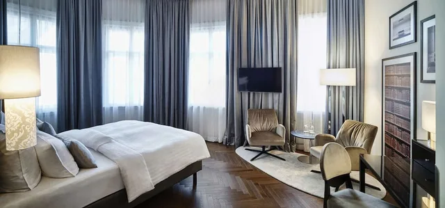 غرفة ديلوكس بسرير كينج، Steigenberger Hotel Herrenhof 2/5