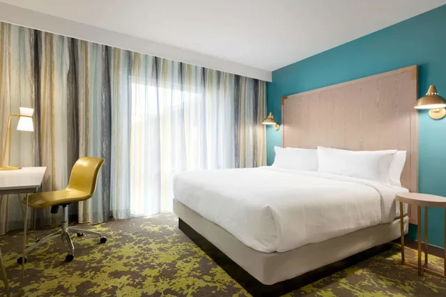 جناح استوديو بسرير كينج مع أريكة، Embassy Suites By Hilton Boulder 1/2