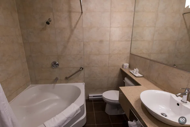 غرفة سوبيريور بسرير كينج بإطلالة على النهر، Hotel Le Petit Manoir Du Casino 7/7