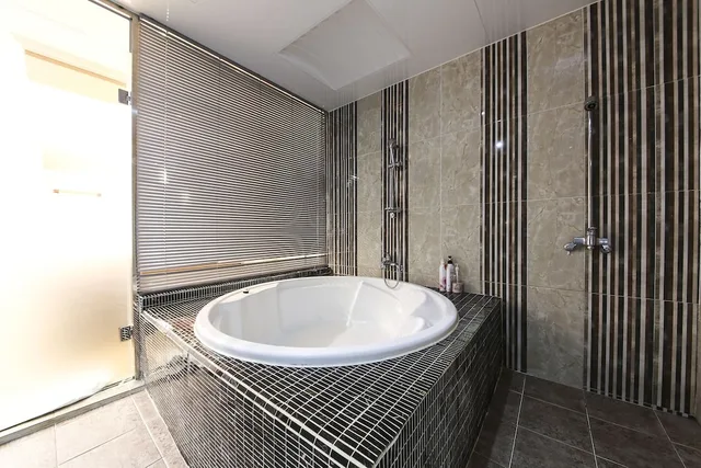 غرفة بريميوم بسرير كينج، Central Hotel 6/6