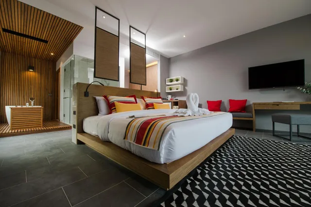 Grand, Deluxe, King Bed, The Gallery Hotel Naiharn 10/10
