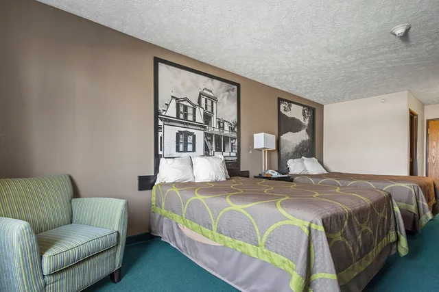 غرفة بسريرين كوين، Burgundy Inn & Suites 6/10