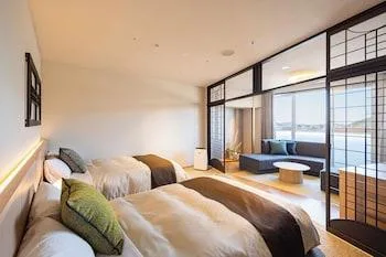 Japanese, Modern, Twin Beds, Dogo-Kan 1/1