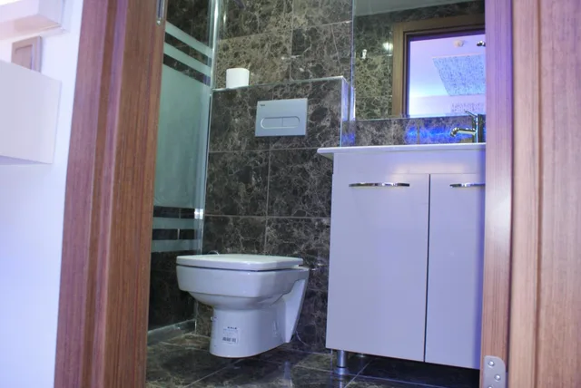 غرفة قياسية رباعية، Behram Hotel 2/2