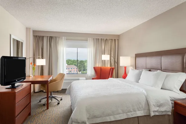 Standard, King Bed, Hampton Inn & Suites Denver-Cherry Creek 6/7