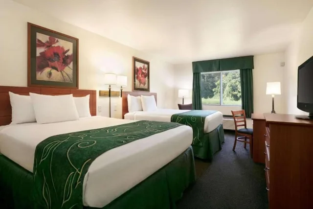 Room, 2 Queen Beds, Travelodge By Wyndham Livonia 1/3
