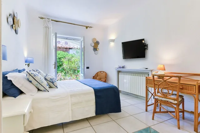 غرفة تقليدية بسرير كوين، Hotel Villa Melodie - Adults Only 2/4
