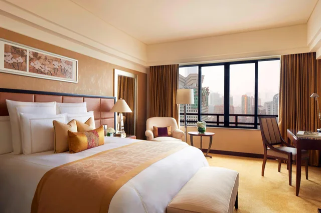 غرفة كلوب ديلوكس بسرير كينج بإطلالة على المدينة، Portman Ritz Carlton 1/7