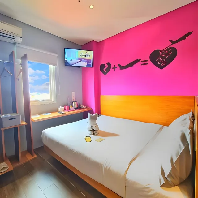 غرفة عائلية بسرير كوين وسرير فردي، Radja Art And Boutique Hotel Semarang 1/4