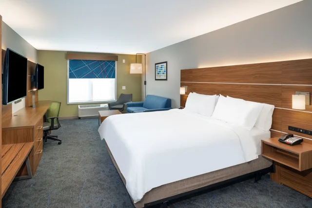 Suite, King Bed, Holiday Inn Express And Suites Dahlonega University Area, an IHG Hotel 1/2