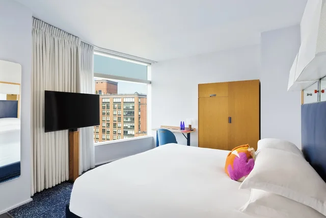 جناح بسرير كينج بغرفة نوم واحدة مع أريكة، The Standard East Village 1/2