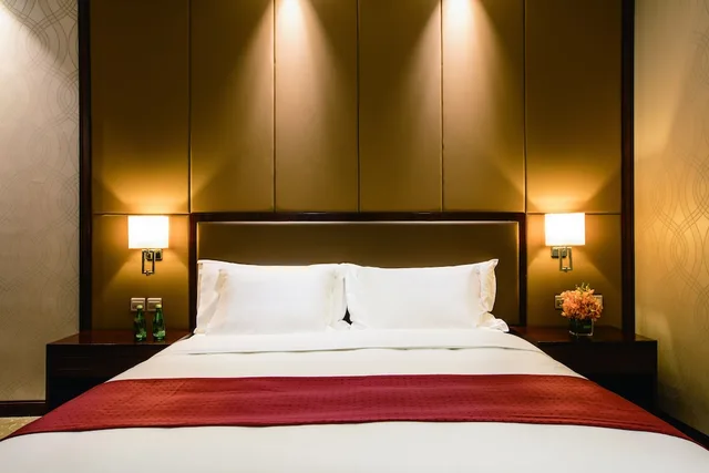 Suite, King Bed, Living Area, HOLIDAY INN BEIJING AIRPORT ZONE 2/5