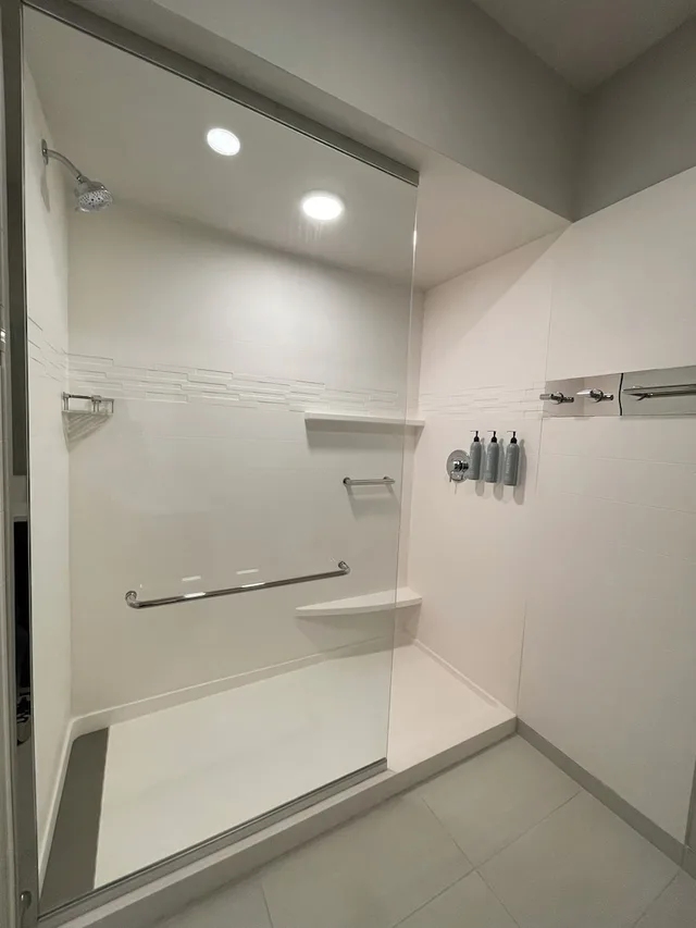 جناح بسريرين كوين بغرفة نوم واحدة مع أريكة لذوي الإعاقة، Residence Inn By Marriott Navarre Waterfront 2/2