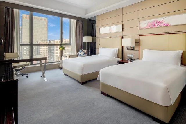 غرفة بريميوم بسريرين منفصلين مع دخول صالة النادي، Crowne Plaza Shenzhen Longgang City Centre 2/4
