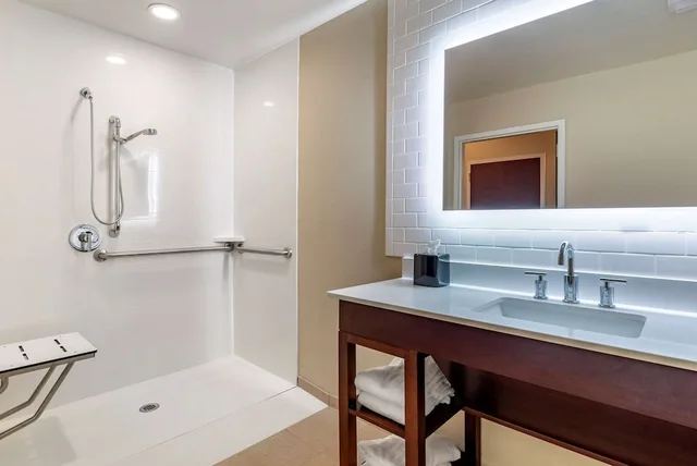 Suite, King Bed, Accessible, Comfort Suites Newnan GA 5/5