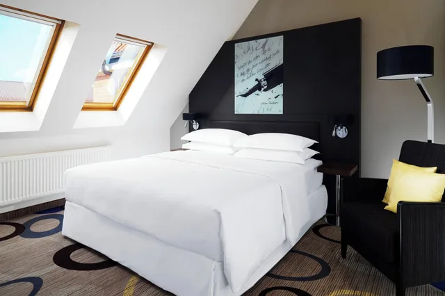 جناح كلوب بسرير كينج، Sheraton Hannover Pelikan Hotel 1/2