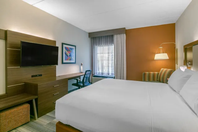 Suite, King Bed, Hot Tub, Holiday Inn Express Hotel Stes Mt Arlington Rockaway Area 1/9