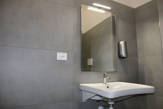 سكن مشترك للرجال بحمام خاص، Roma Scout Center - Hostel 2/3