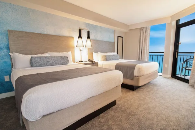 2 Bedrooms, Paradise, Deluxe, Ocean Front، Breakers Resort 1/4