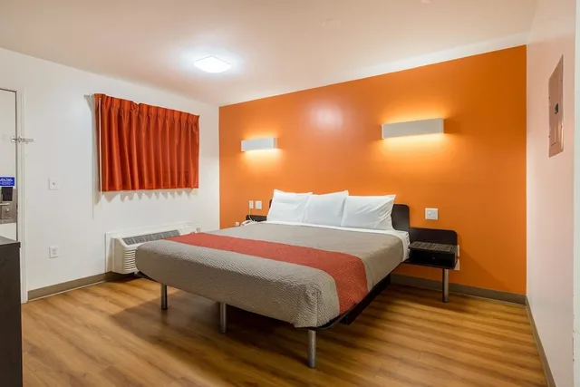 غرفة ديلوكس بسرير كينج، Motel6 Greenville, SC 3/9