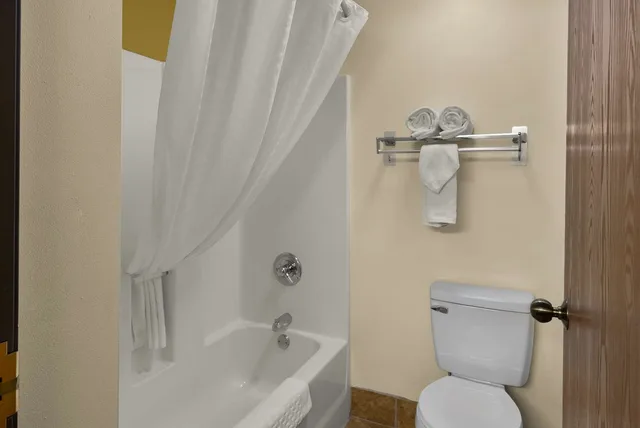 غرفة بسريرين كوين في الطابق الأرضي، Best Western Lakewood Inn 4/5