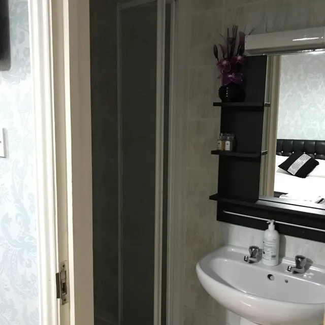 غرفة بسرير مزدوج بحمام خاص، Pacific Inn London Heathrow (ex. Essex Inn Hotel) 8/8