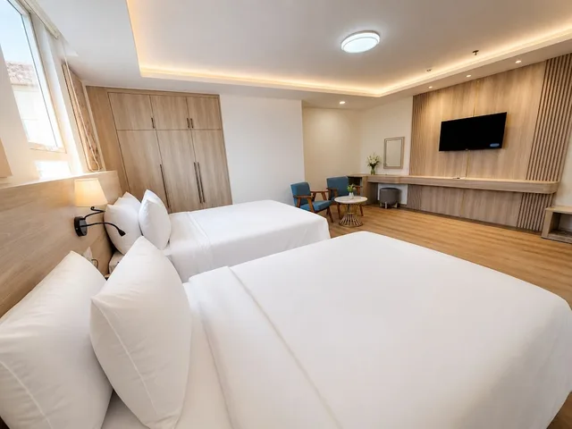 Deluxe, Triple, 1 Double and 1 Single Bed, City View, G8 Center Hotel Saigon 7/10